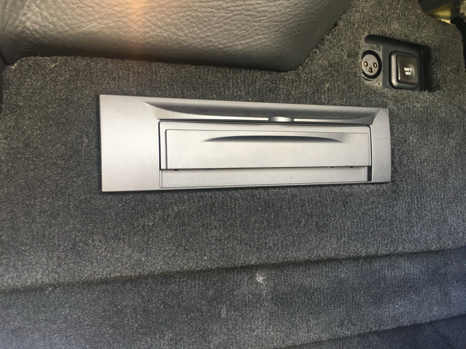 2006 aston martin vanquish s bat auction 67 2006 Aston Martin Vanquish S Rocks BMW Carbon Black Paint