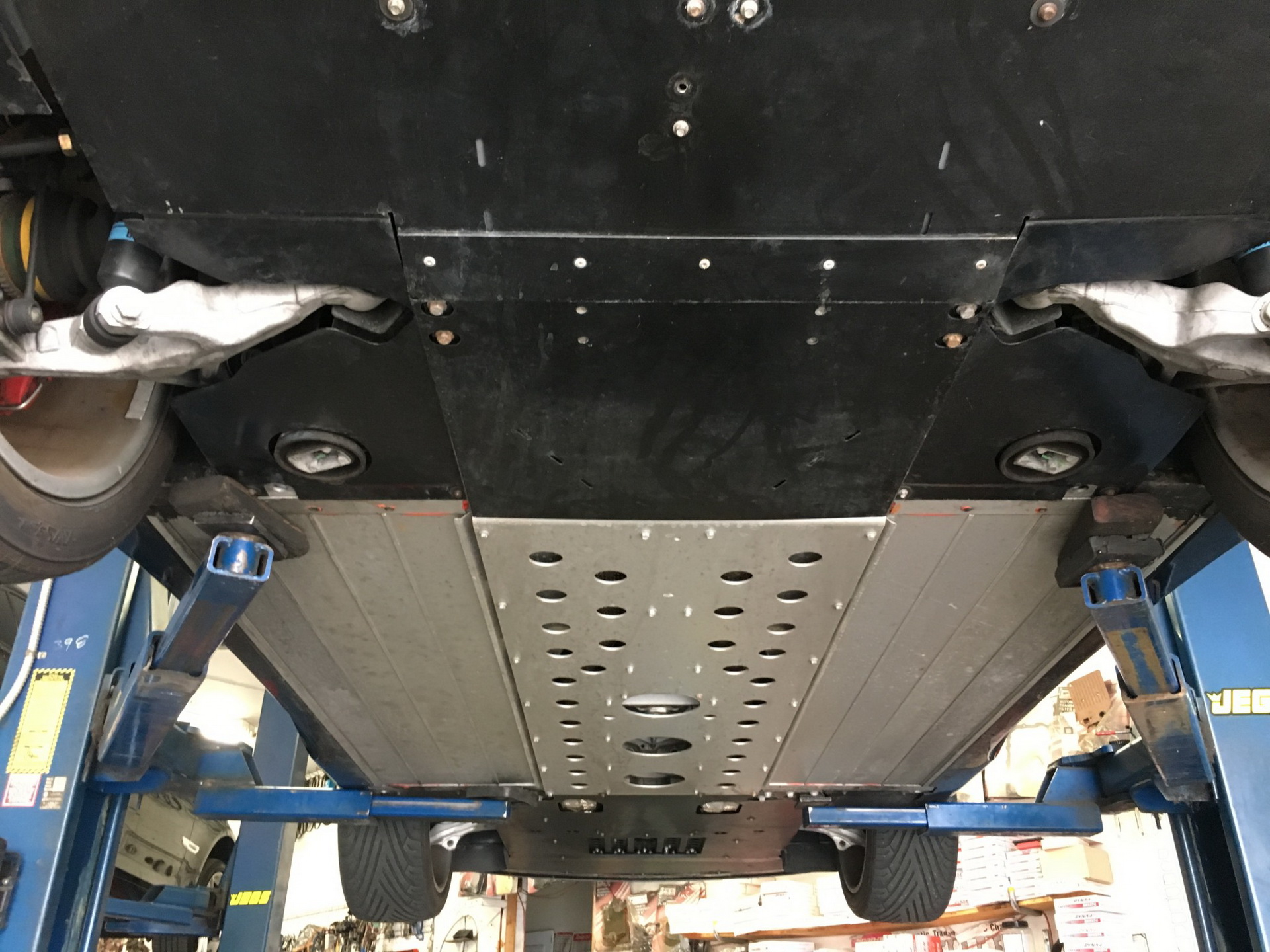 2006 aston martin vanquish s bat auction 63 2006 Aston Martin Vanquish S Rocks BMW Carbon Black Paint