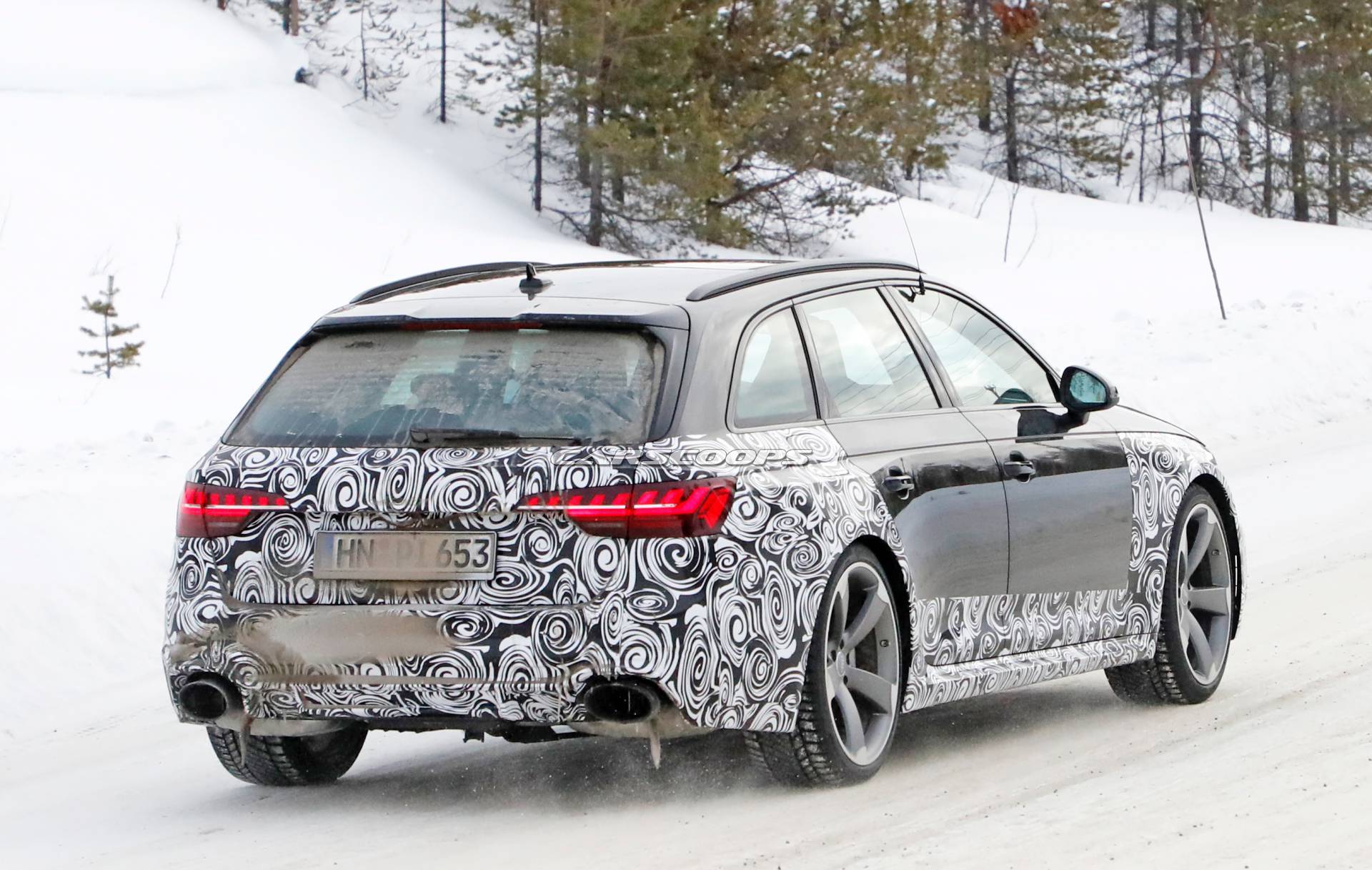 Audi RS4 Avant facelift spy shots 27 Facelifted Audi RS4 Avant Training To Become A Successful Sequel To A Classic