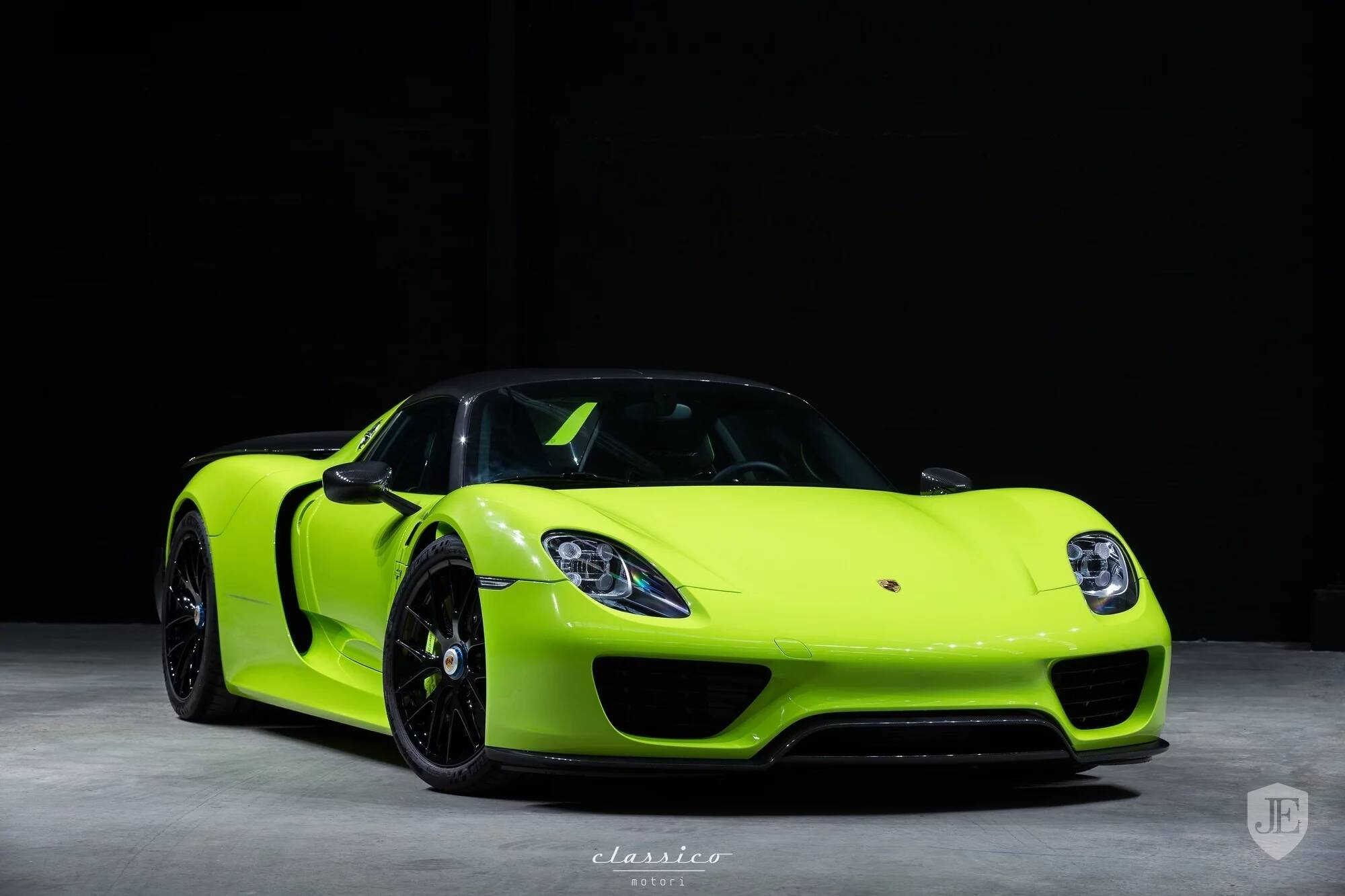 Green Porsche 918
