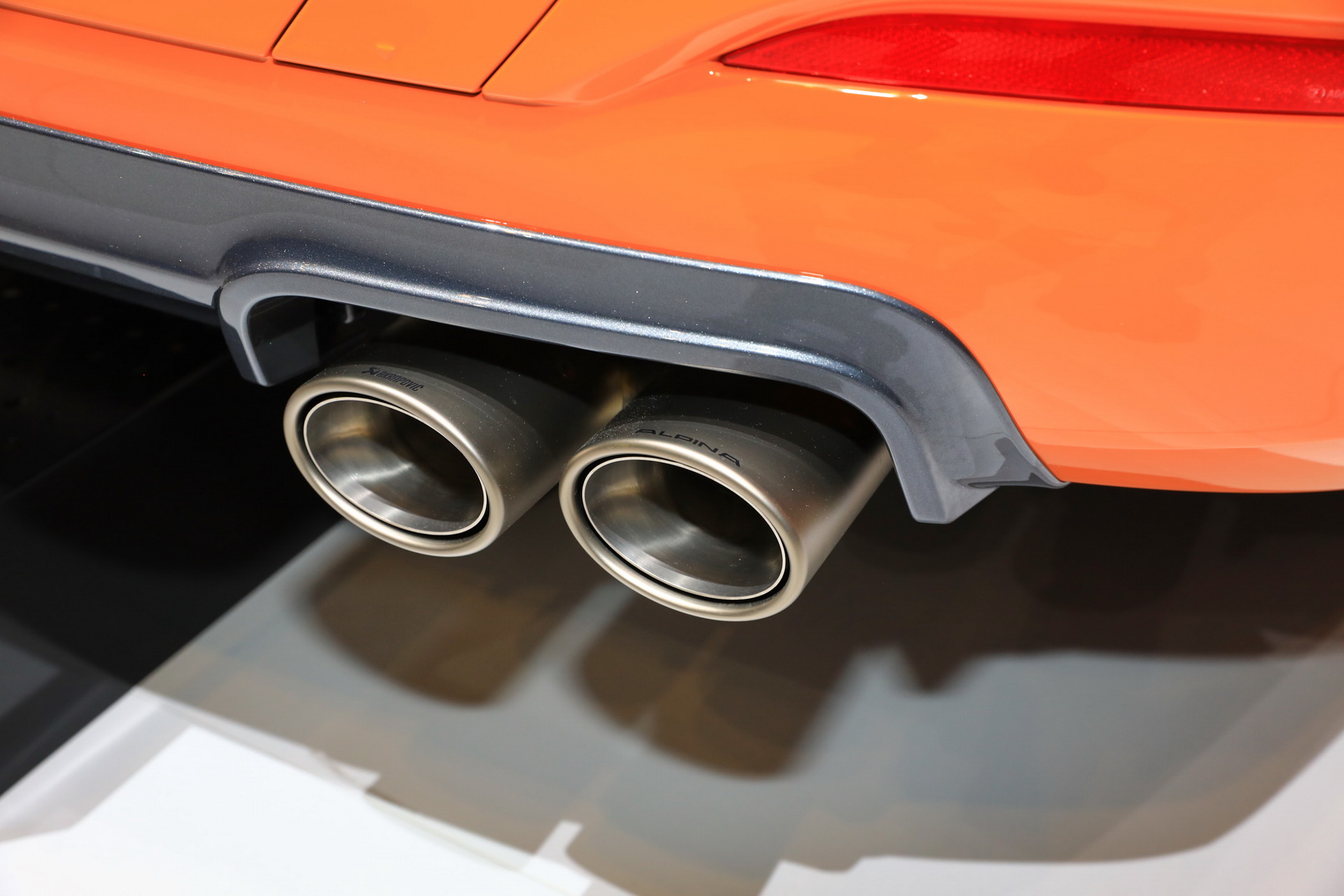 alpina b4s edition 99 geneva livepics 16 Alpina B4 S Biturbo “Edition 99” Is An Ode To 1970s Color Schemes