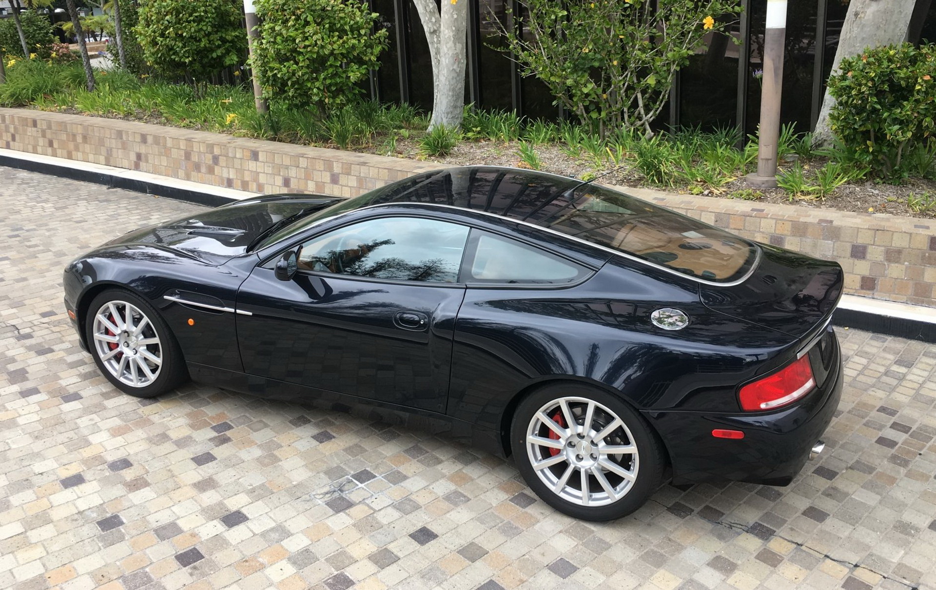 2006 aston martin vanquish s bat auction 1 2006 Aston Martin Vanquish S Rocks BMW Carbon Black Paint