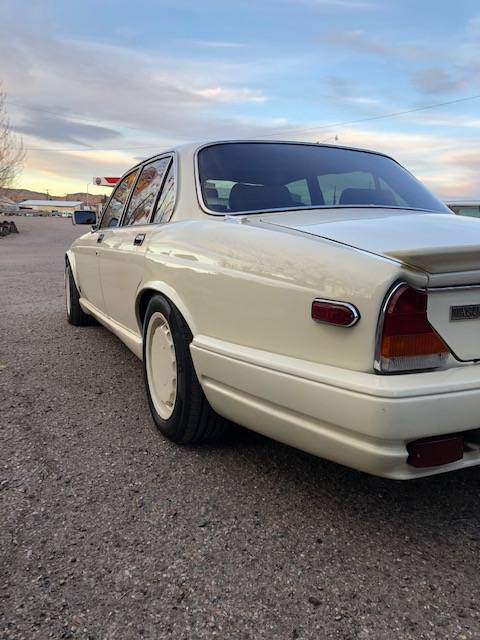 Jaguar-XJ12-TWR-3 Limited-Edition 1986 Jaguar XJ12 TWR Is One Way To Make An Impression