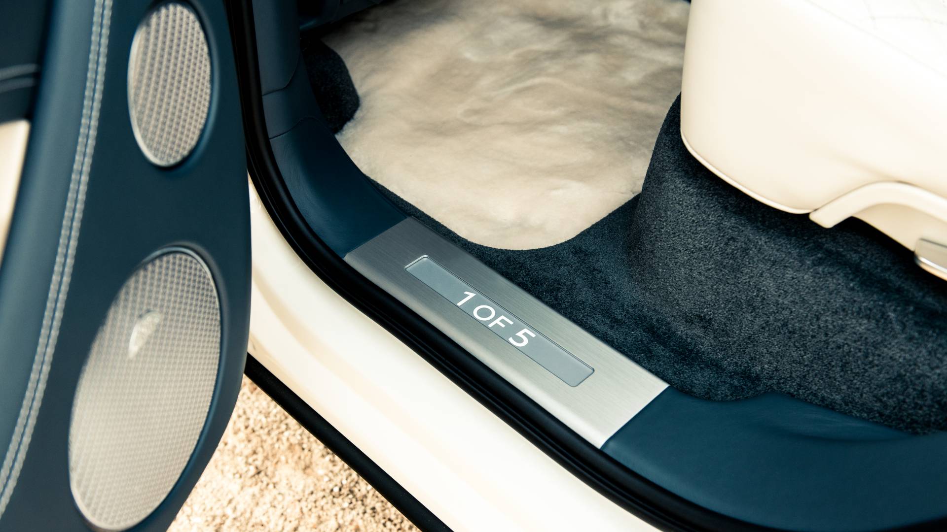 Bentley Bentayga Pearl of the Gulf by Mulliner 3 Middle East Customer Commissions Five “Pearl Of The Gulf” Bentley Bentaygas