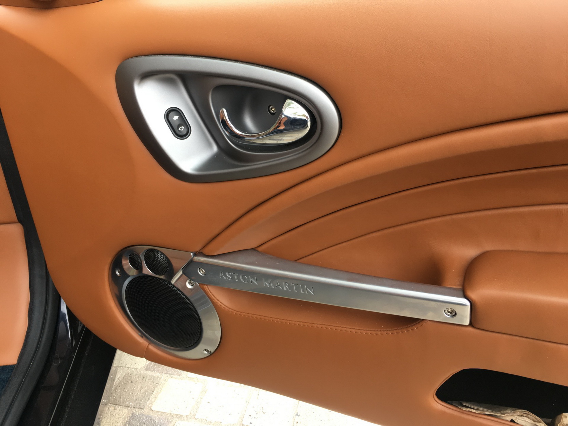 2006 aston martin vanquish s bat auction 54 2006 Aston Martin Vanquish S Rocks BMW Carbon Black Paint