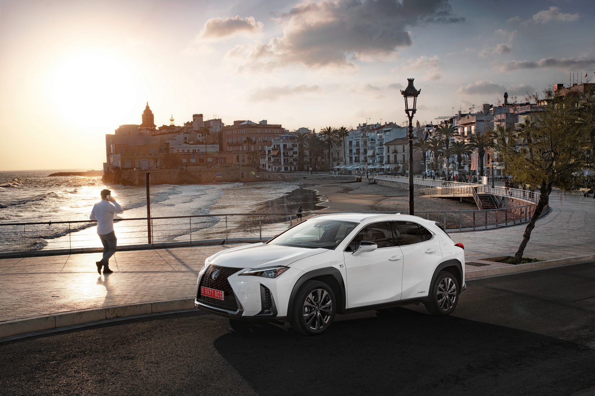 2019-lexus-ux-250h-54 Lexus Details Europe’s UX Subcompact SUV In Massive Gallery