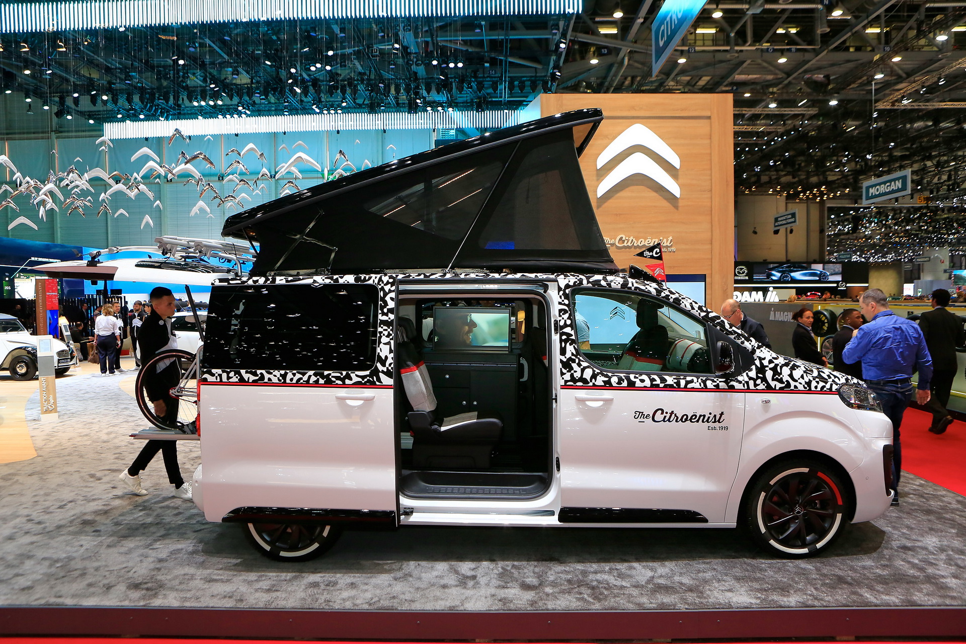 citroen spacetourer concept geneva livepics 4 Citroen’s SpaceTourer Citroenist Concept Is Leisure-Focused