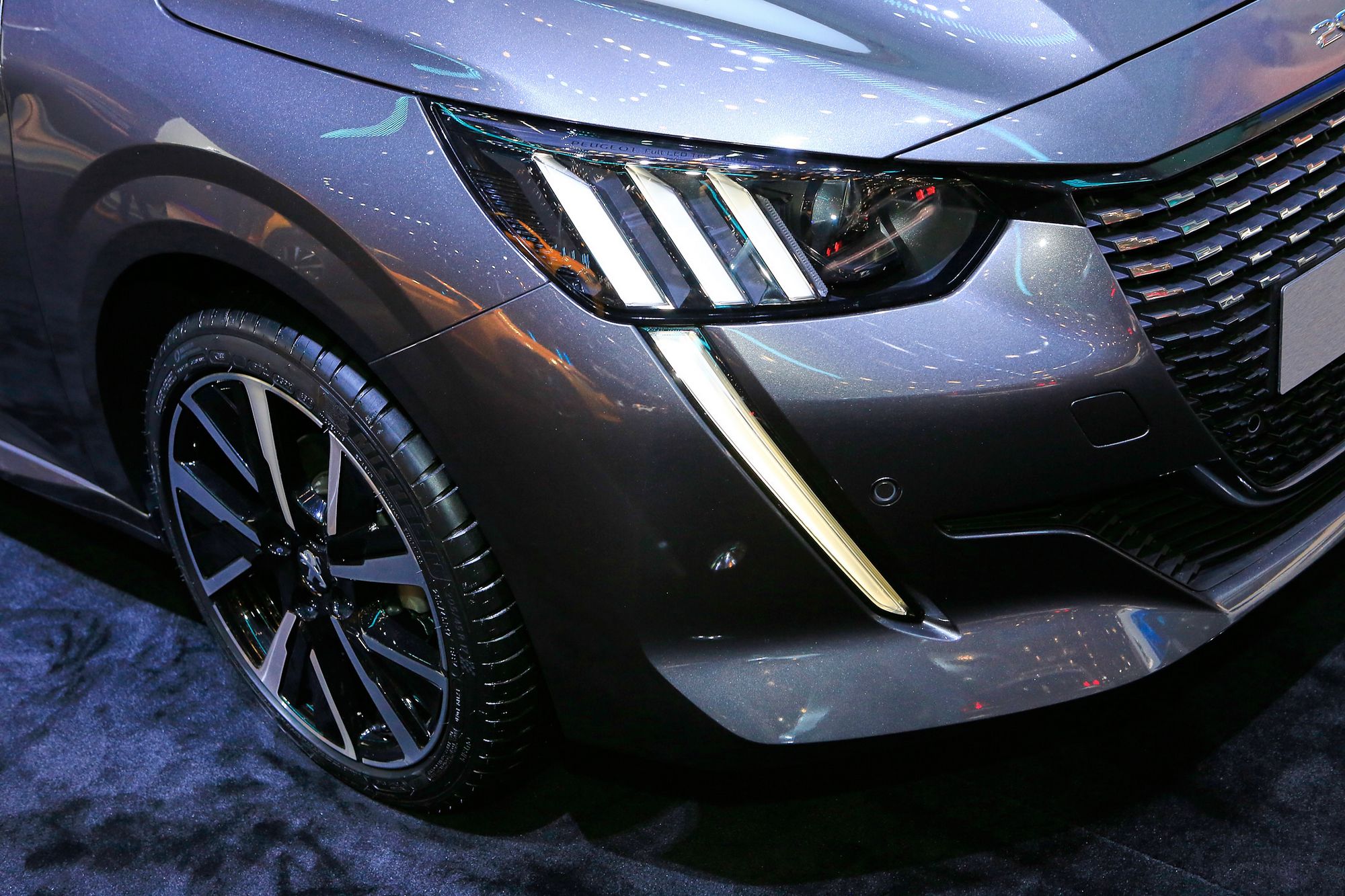 Peugeot-208-Geneva-35 New Peugeot 208 Is A Supermini With Sex Appeal