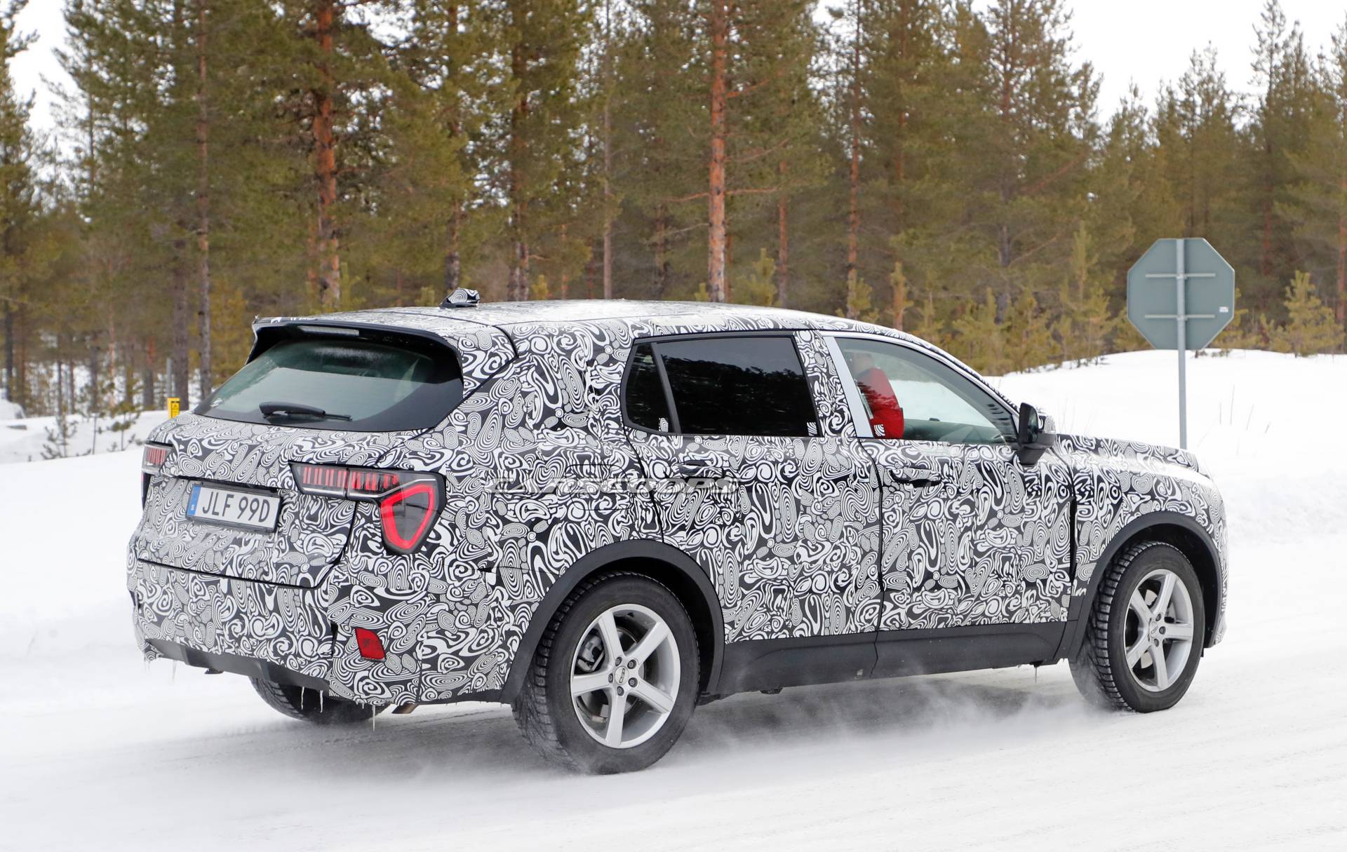 Lynk & Co 01 long version spy shots 10 Lynk & Co Caught Testing Longer Seven-Seat Version Of 01 SUV