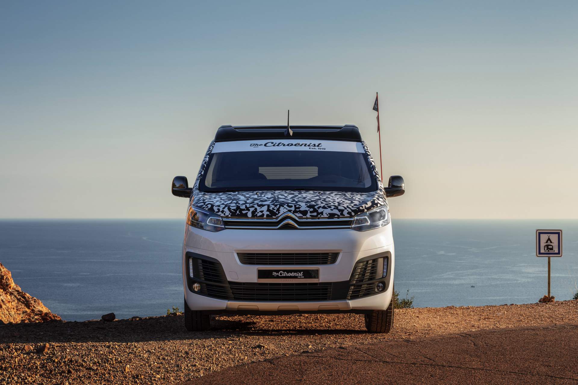 citroen spacetourer concept geneva livepics 21 Citroen’s SpaceTourer Citroenist Concept Is Leisure-Focused