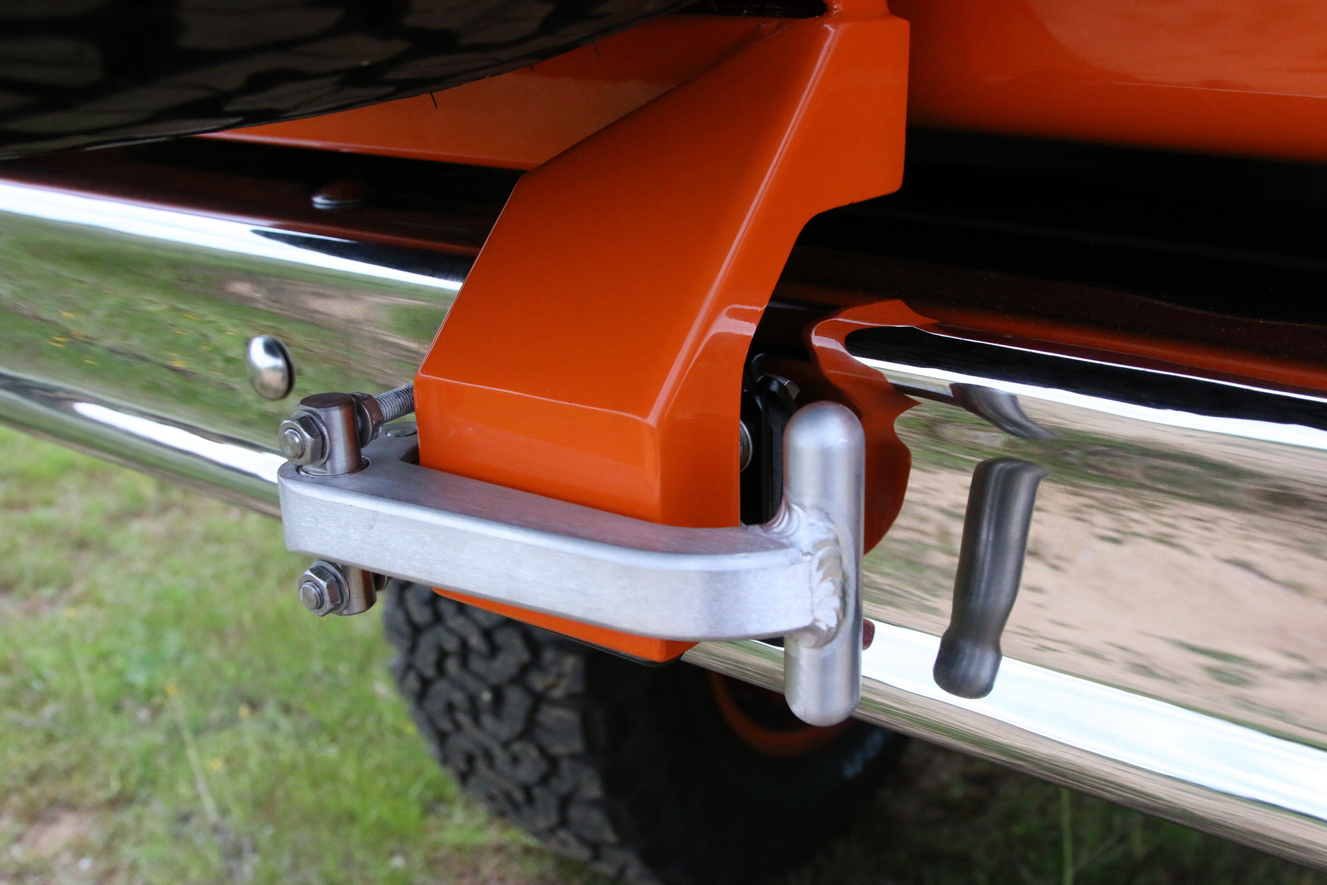 Ford_Bronco_ICON_Old_School_24 Want A Fresh ICON Ford Bronco But Can’t Wait For 2 Years? Here’s Your Chance