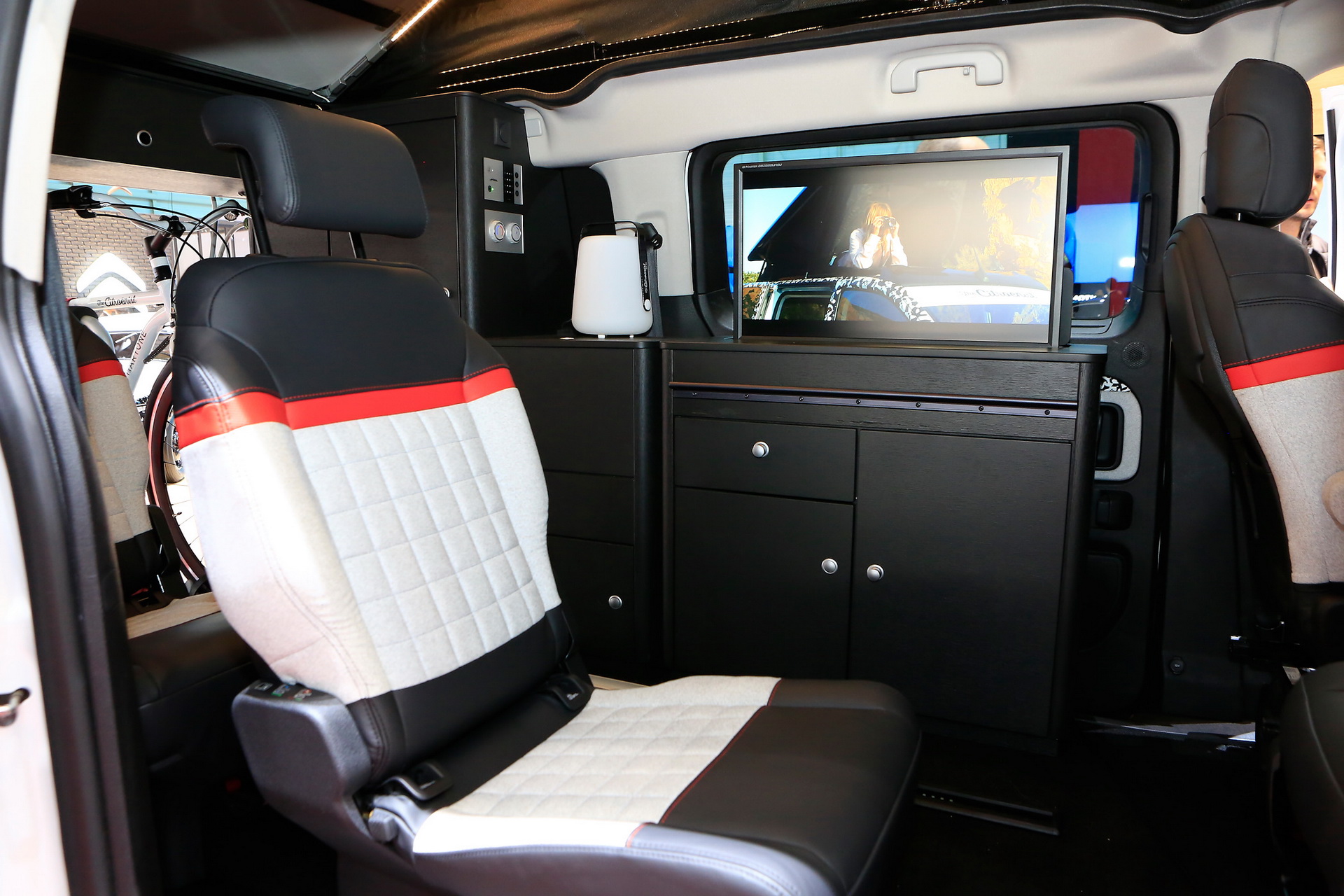 citroen spacetourer concept geneva livepics 7 Citroen’s SpaceTourer Citroenist Concept Is Leisure-Focused