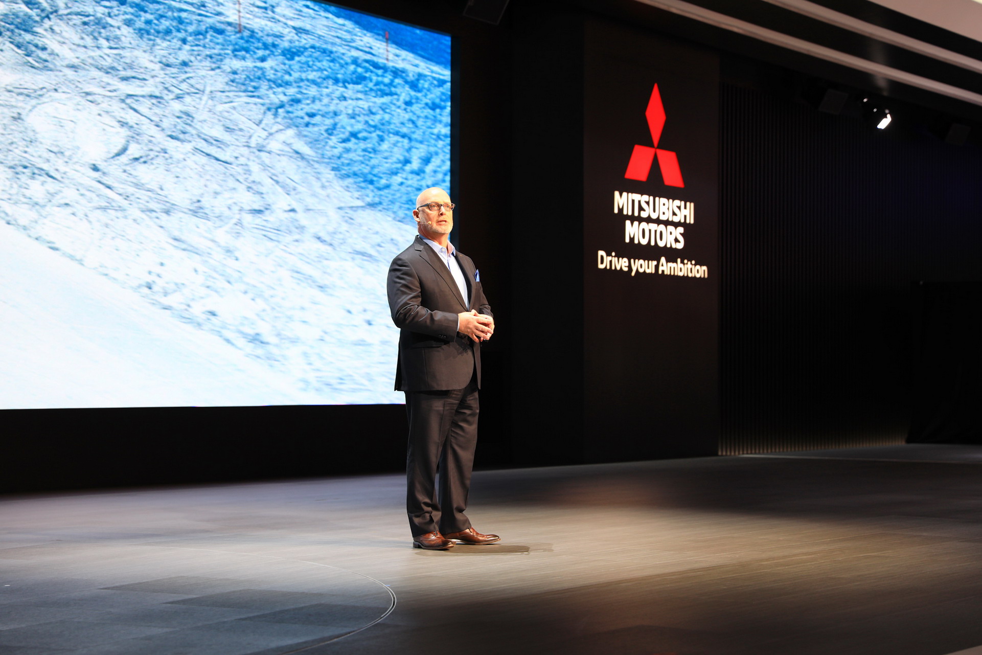 Mitsubishi Englebert Tourer 3 Mitsubishi Engelberg Concept Looks Like An Outlander From The Future (Live Pics)