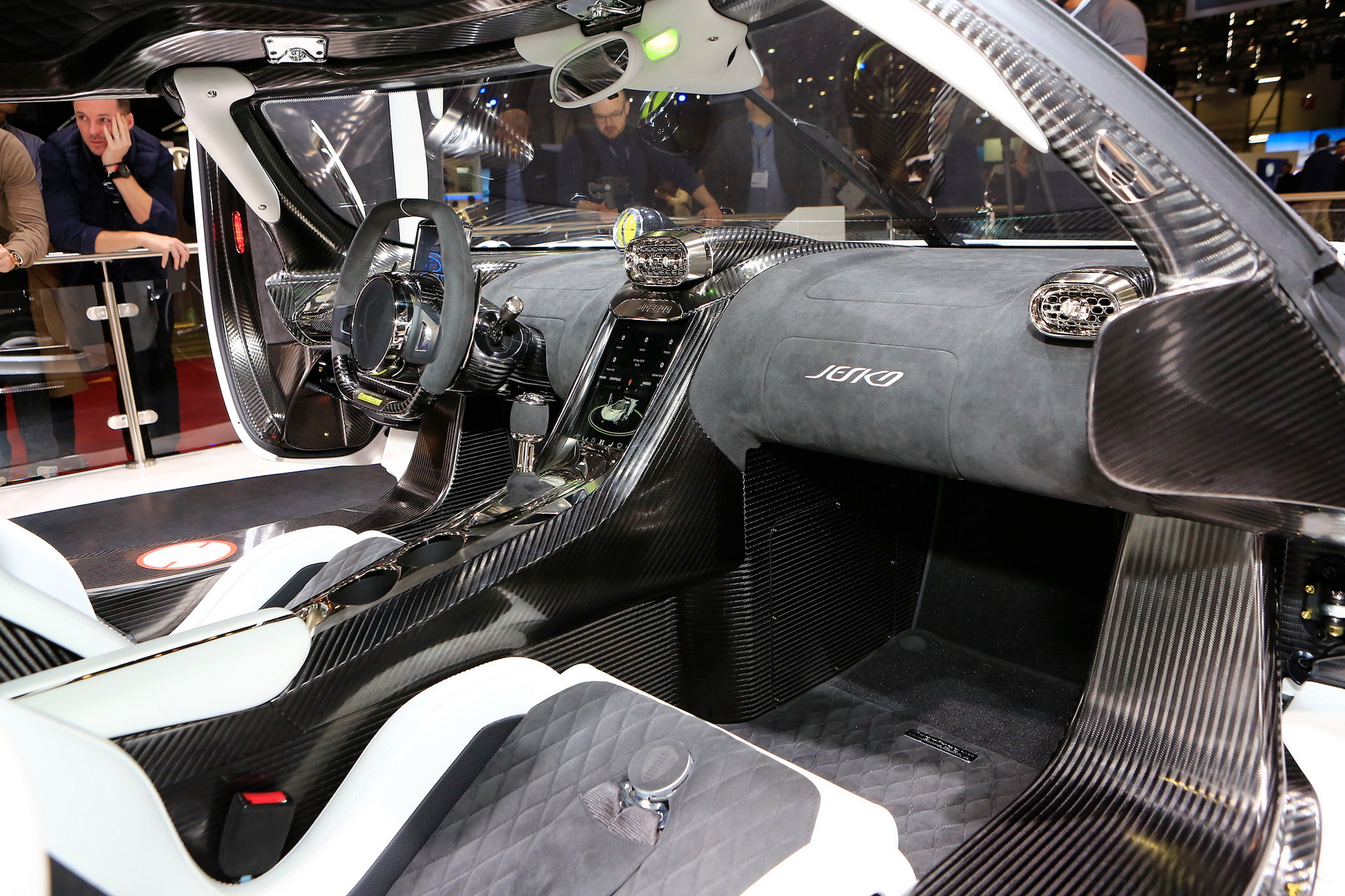 Koenigsegg-Jesko-33 Koenigsegg Stuns The World With New 300MPH Jesko Hypercar