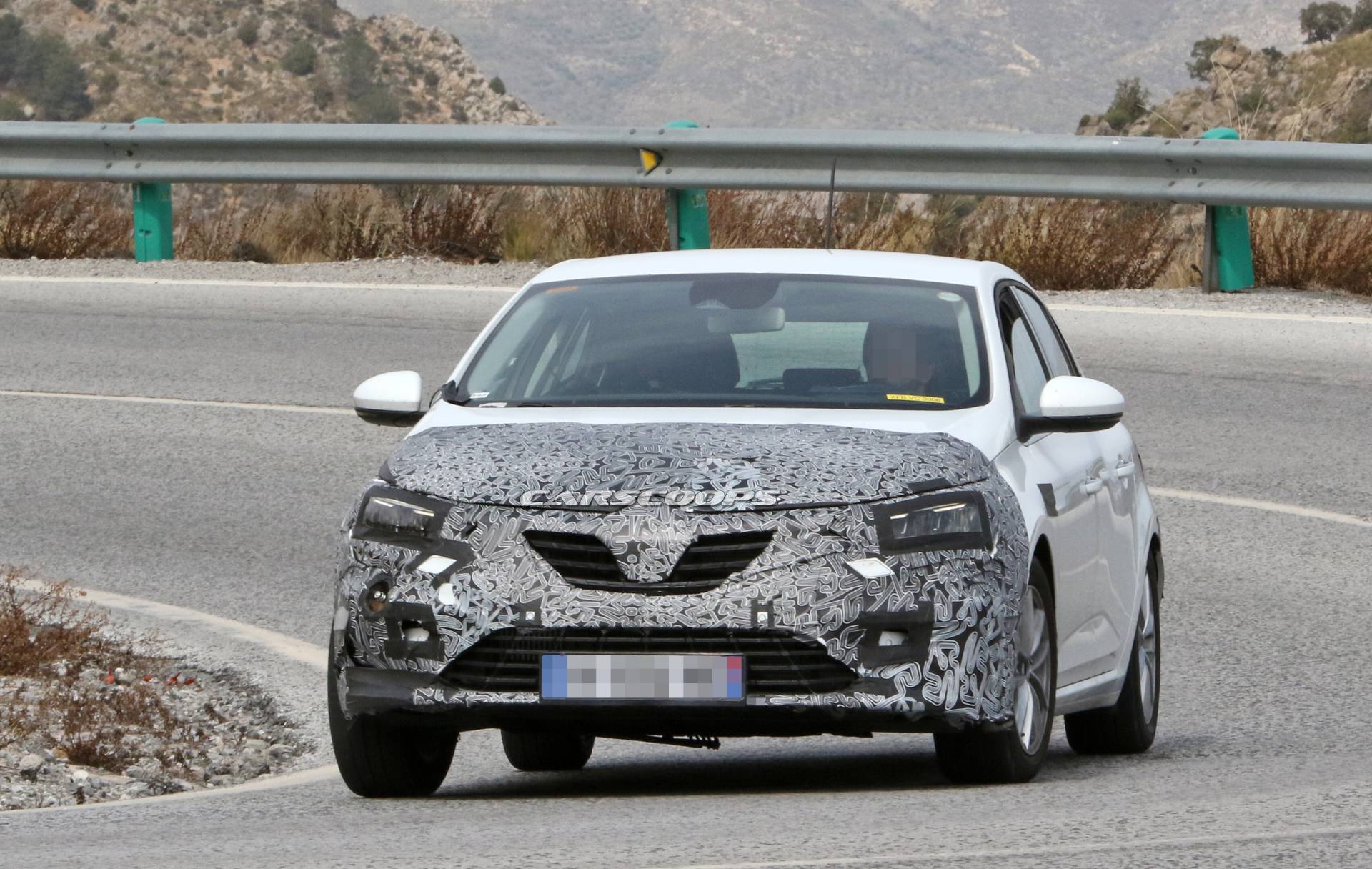 2020 Renault Megane facelift spy shots 2 2020 Renault Megane Is Up For A Facelift And It’s Coming To Frankfurt Show