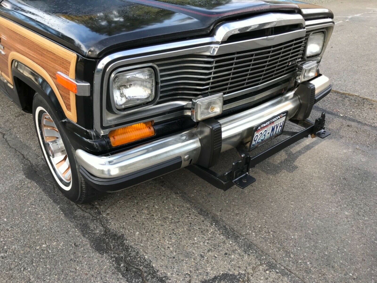 Jeep-Grand-Wagoneer-10 Get Your Wood On With This Barn-Stored 1985 Jeep Grand Wagoneer