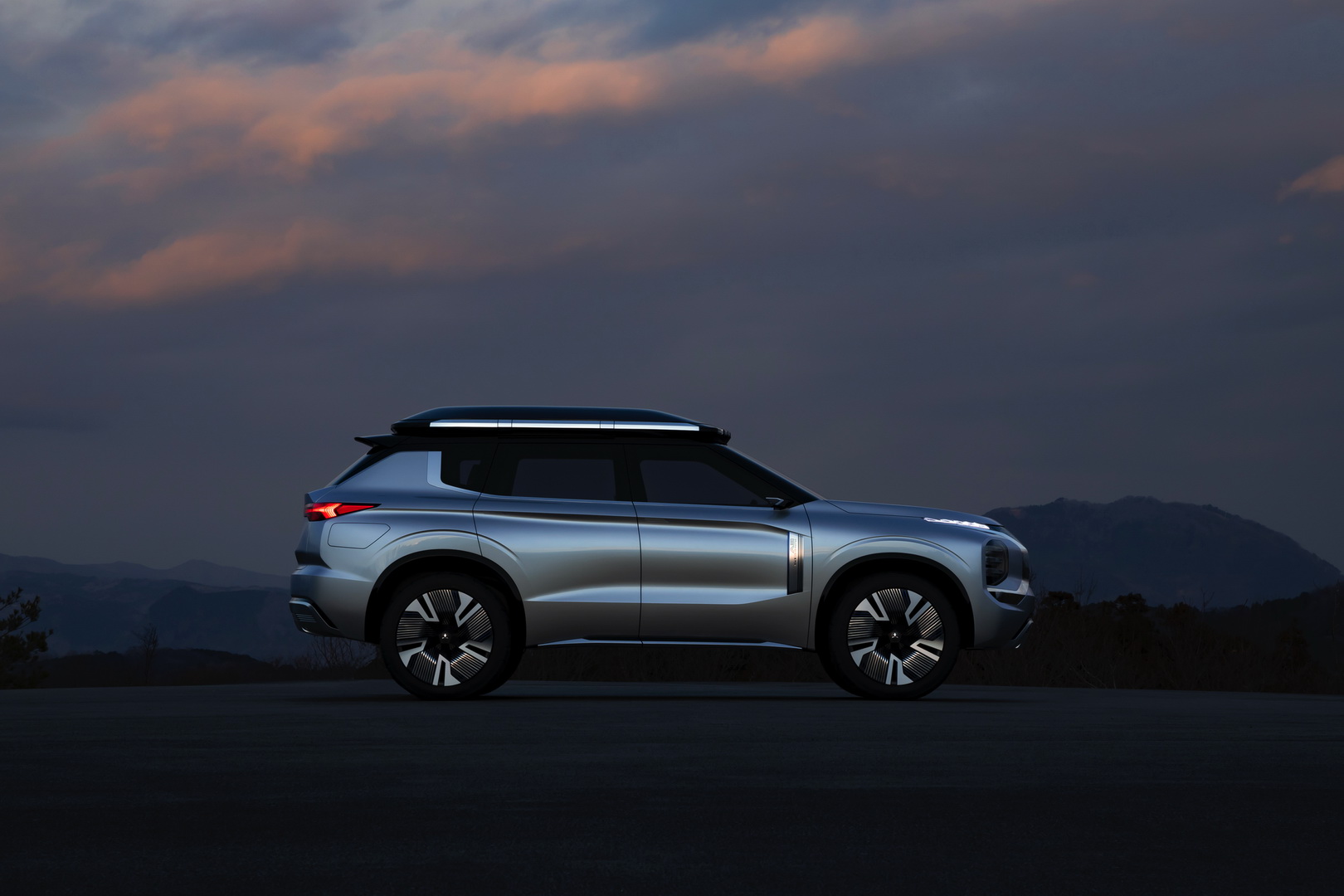 2019 mitsubishi engelberg concept 5 Mitsubishi Engelberg Concept Looks Like An Outlander From The Future (Live Pics)