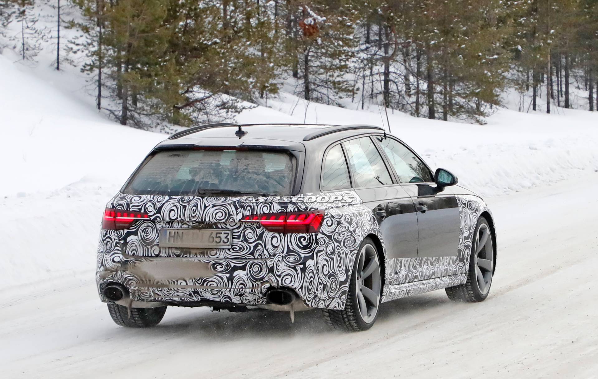 Audi RS4 Avant facelift spy shots 28 Facelifted Audi RS4 Avant Training To Become A Successful Sequel To A Classic