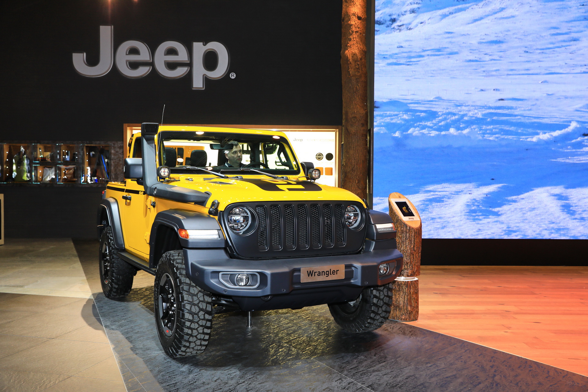 mopar jeep wrangler rubicon 1941 livepics 17 Jeep Wrangler Rubicon 1941 Can (Almost) Be Your Yellow Submarine