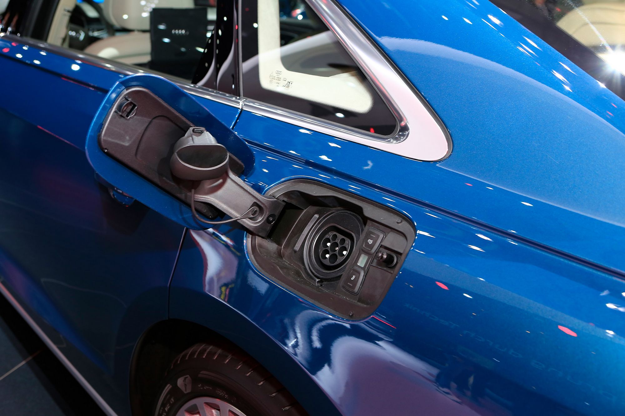 Audi-Hybrids-Geneva-14 Audi A6, A7, A8, And Q5 Bring TFSIe Plug-In Power To Geneva