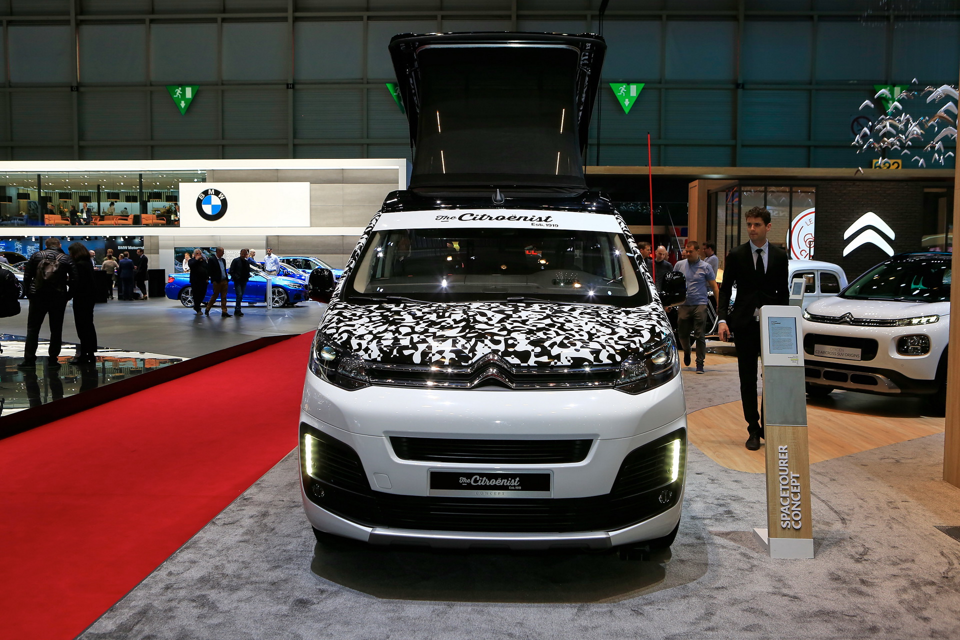 citroen spacetourer concept geneva livepics 1 Citroen’s SpaceTourer Citroenist Concept Is Leisure-Focused