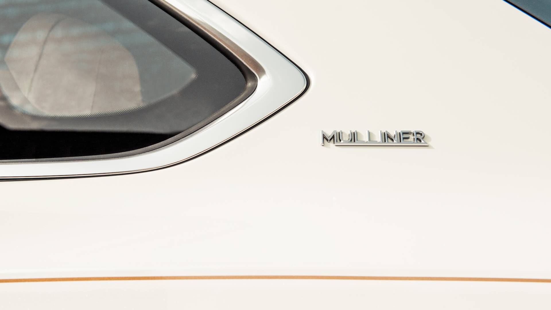 Bentley Bentayga Pearl of the Gulf by Mulliner 5 Middle East Customer Commissions Five “Pearl Of The Gulf” Bentley Bentaygas