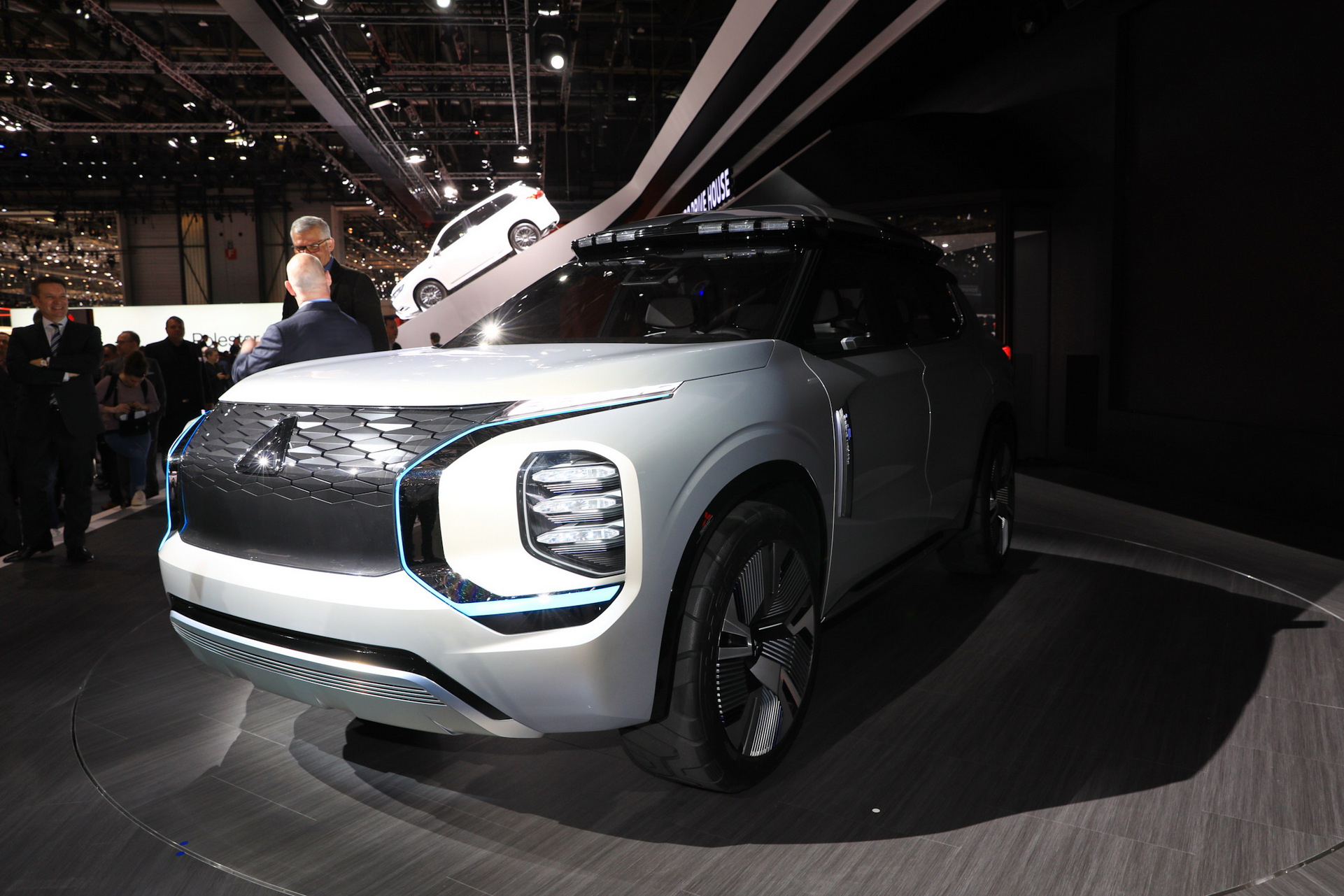 Mitsubishi Englebert Tourer 31 Mitsubishi Engelberg Concept Looks Like An Outlander From The Future (Live Pics)