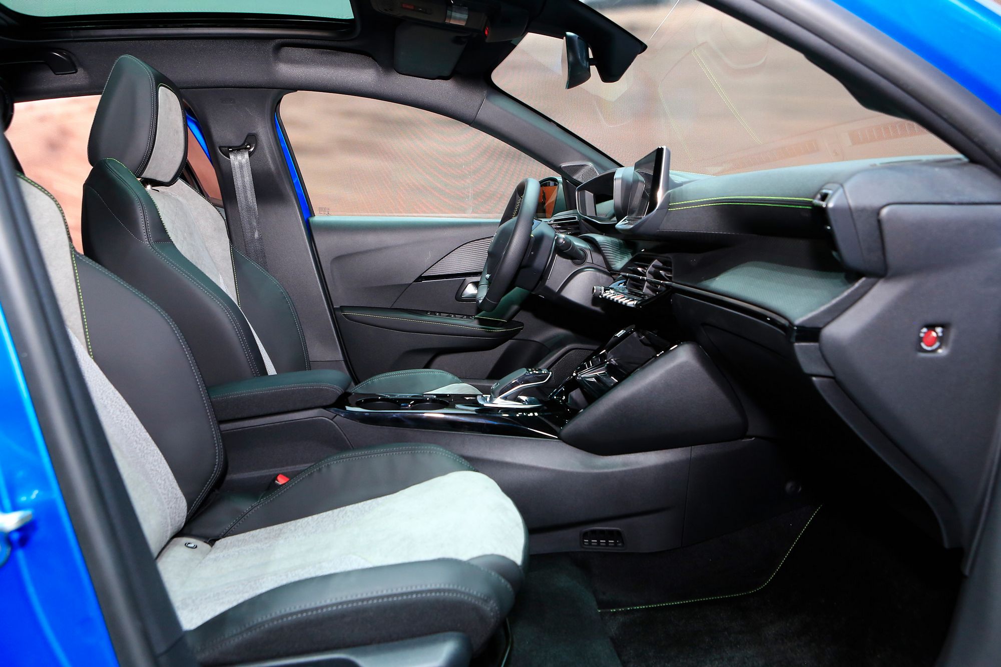 Peugeot-208-Geneva-32 New Peugeot 208 Is A Supermini With Sex Appeal