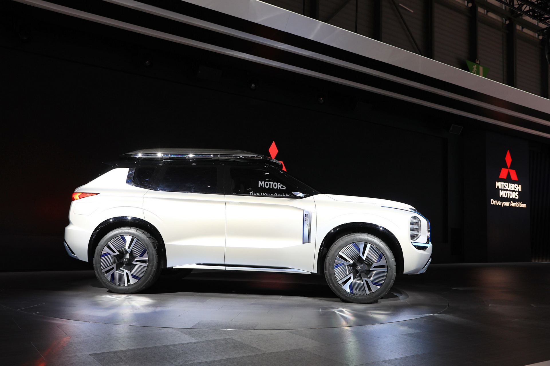 Mitsubishi Englebert Tourer 28 Mitsubishi Engelberg Concept Looks Like An Outlander From The Future (Live Pics)