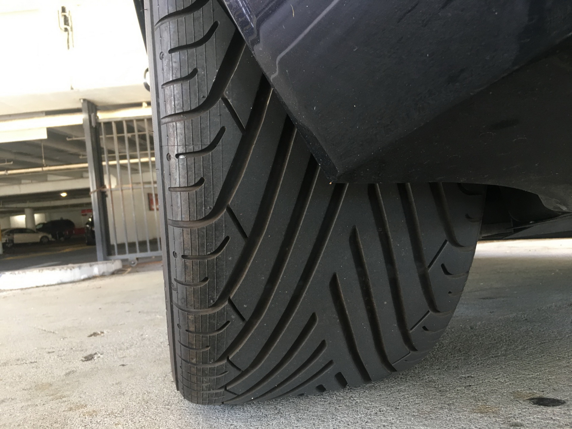 2006 aston martin vanquish s bat auction 41 2006 Aston Martin Vanquish S Rocks BMW Carbon Black Paint