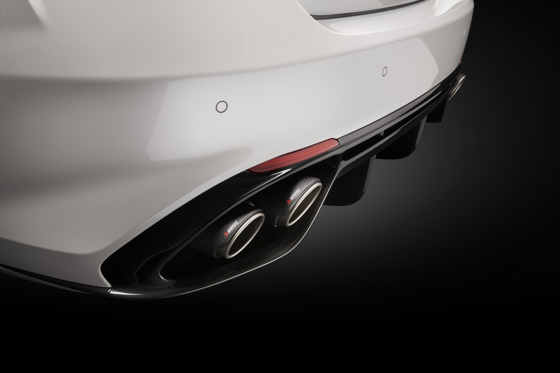 alfa romeo giulia stelvio qv racing 12 Alfa Romeo Giulia And Stelvio QV Racing Editions Reflect Bond With F1