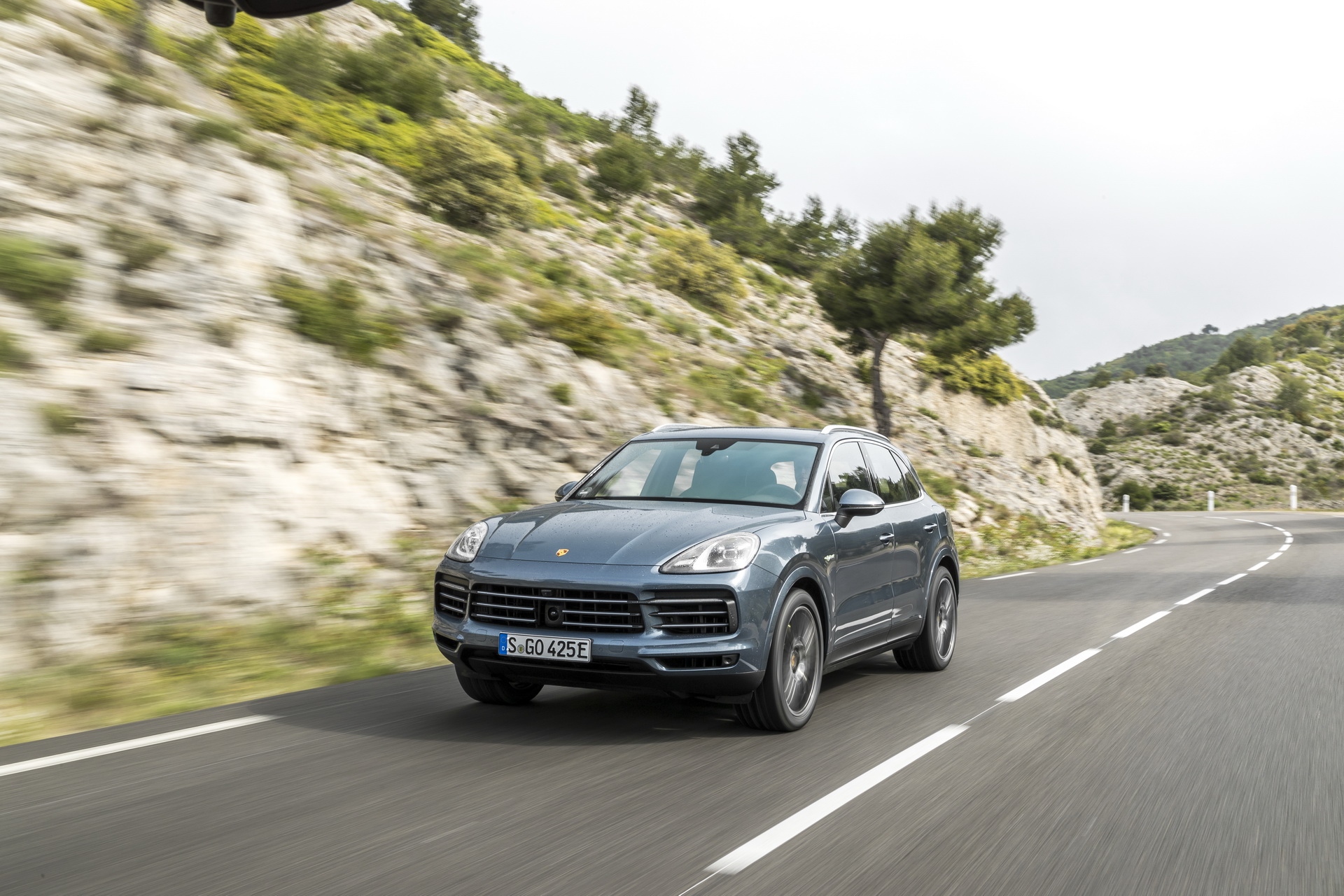 Porsche-Cayenne-Hybrid-03 Porsche Cayenne Turbo S E-Hybrid To Become VW Group’s Most Powerful SUV