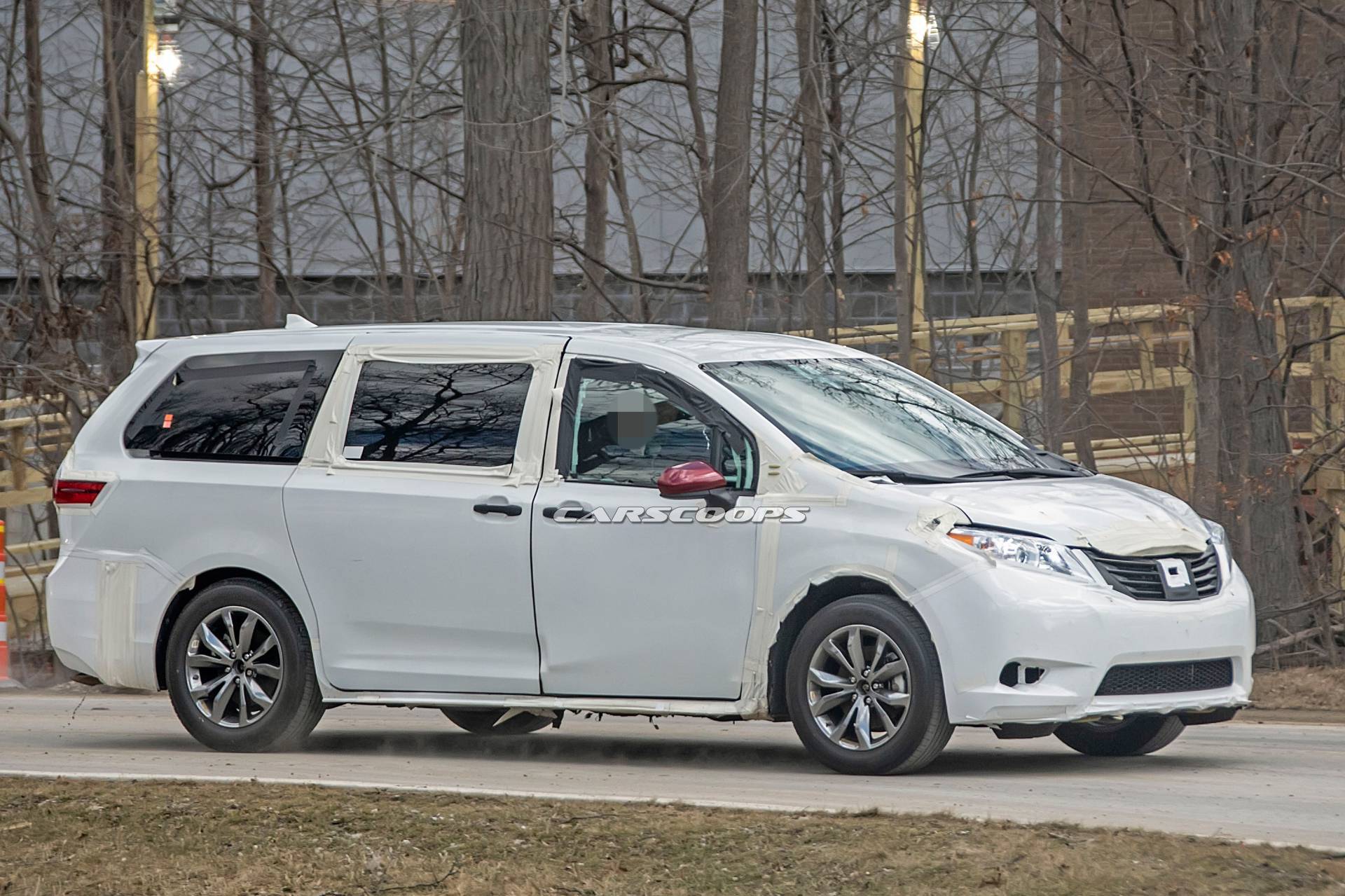 2021 Toyota Sienna test mule 14 2021 Toyota Sienna Test Mule Reveals Longer Wheelbase, Wider Tracks