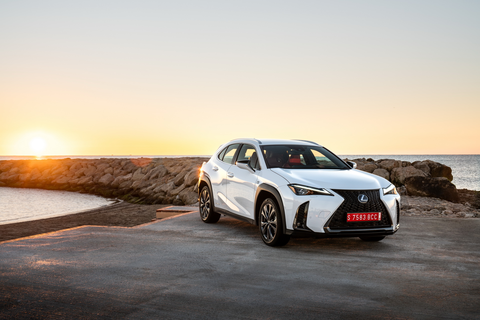 2019-lexus-ux-250h-01 Lexus Details Europe’s UX Subcompact SUV In Massive Gallery