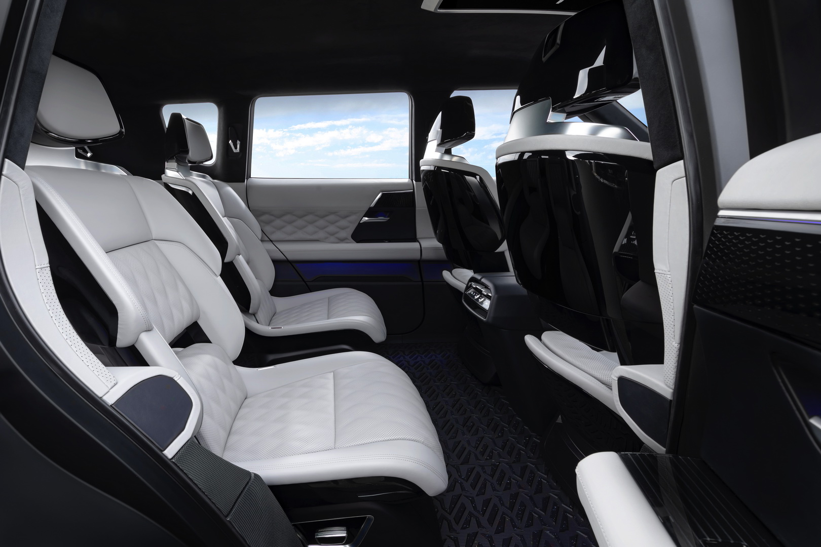 2019 mitsubishi engelberg concept 22 Mitsubishi Engelberg Concept Looks Like An Outlander From The Future (Live Pics)