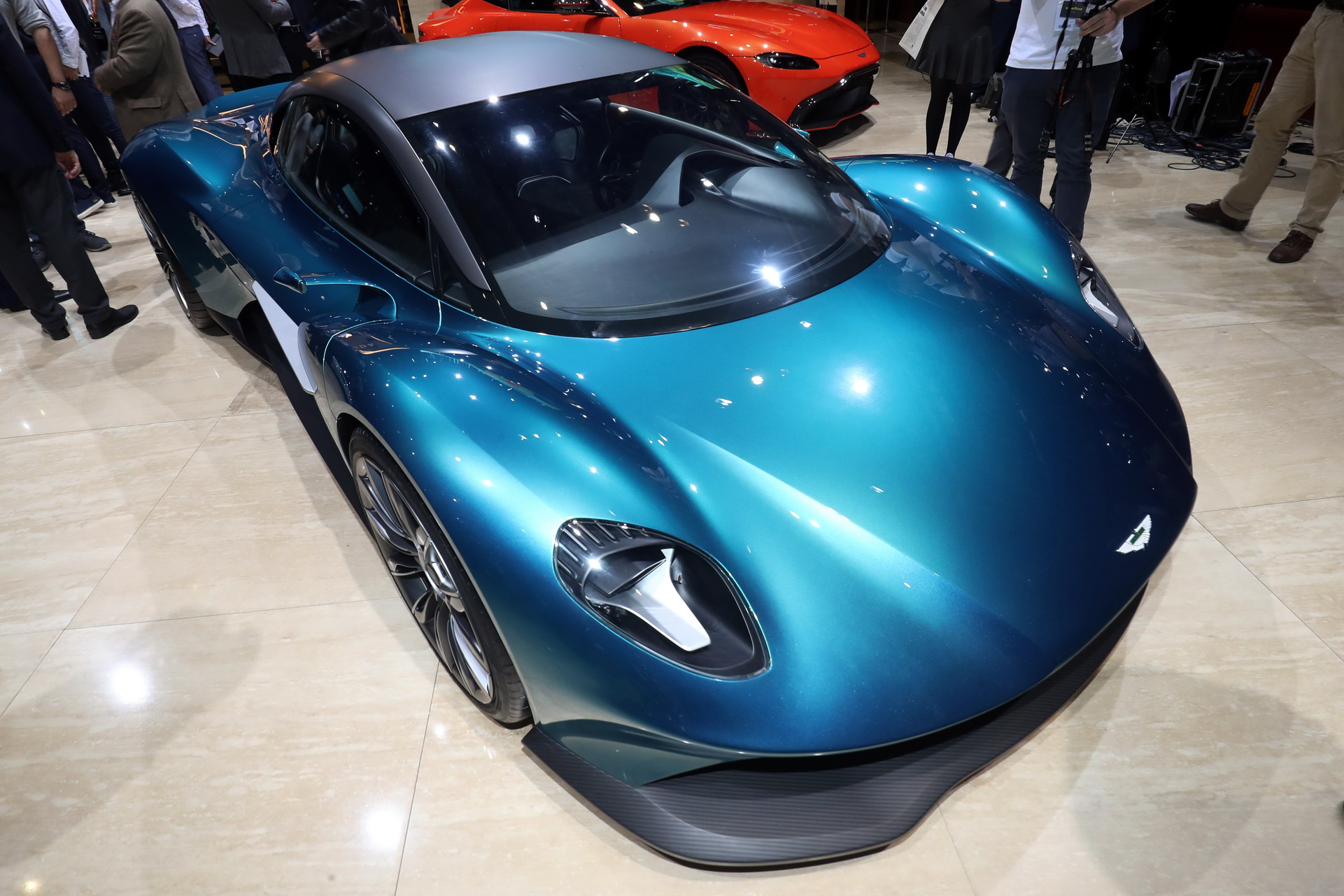 Aston Martin Vanquish Vision_02 Aston Martin Vanquish Vision Concept Is A McLaren 720S And Ferrari F8 Tributo Rival