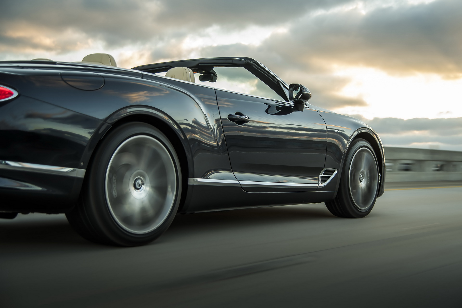 bentley continental gt v8 launched 33 Bentley Unveils Continental GT V8 Models With 542 HP On Tap