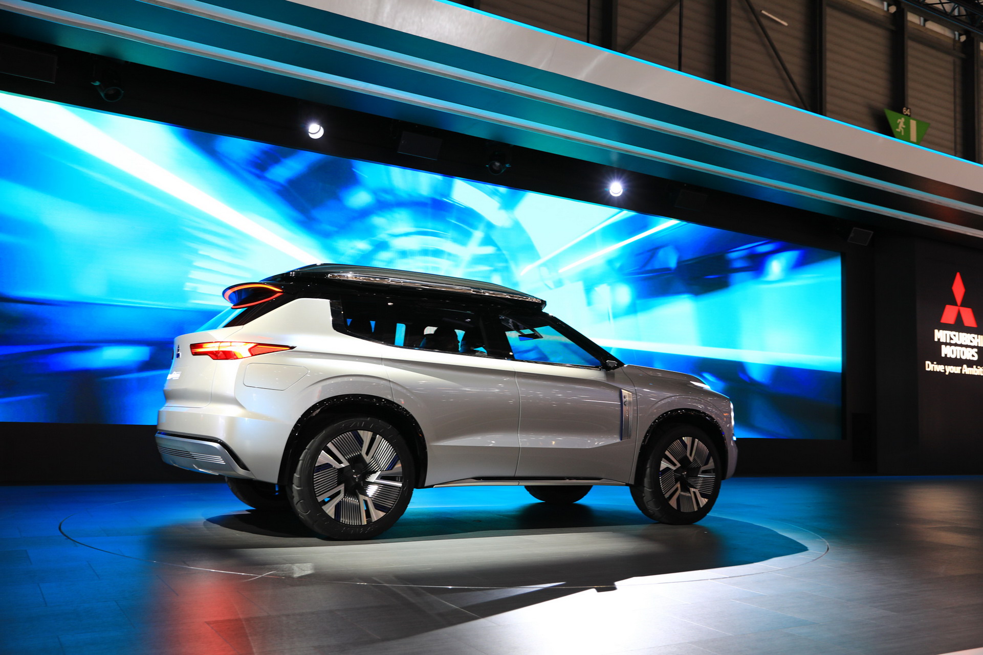 Mitsubishi Englebert Tourer 13 Mitsubishi Engelberg Concept Looks Like An Outlander From The Future (Live Pics)