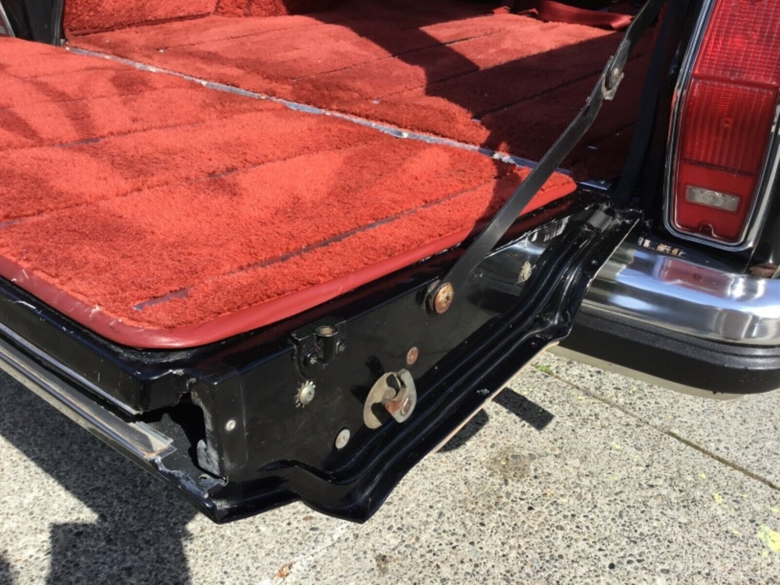 Jeep-Grand-Wagoneer-16 Get Your Wood On With This Barn-Stored 1985 Jeep Grand Wagoneer