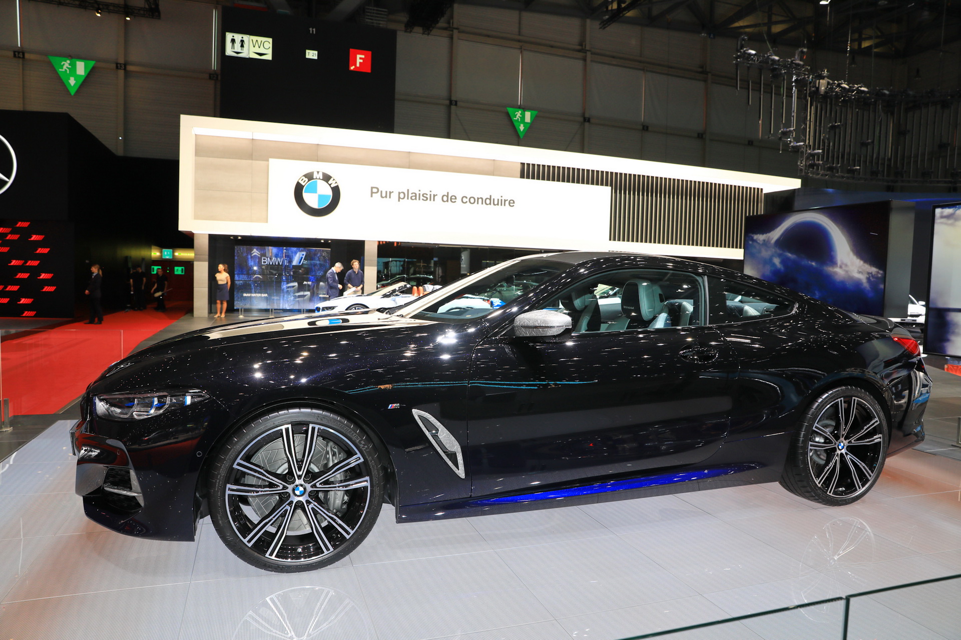 bmw m850i night sky geneva livepics 7 BMW’s M850i Night Sky Is Something You Can Definitely Stare At