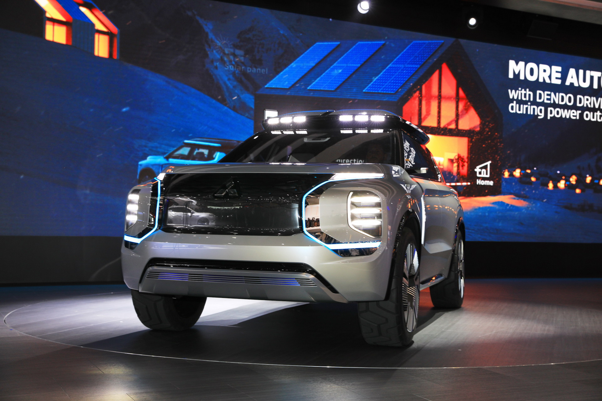 Mitsubishi Englebert Tourer 9 Mitsubishi Engelberg Concept Looks Like An Outlander From The Future (Live Pics)