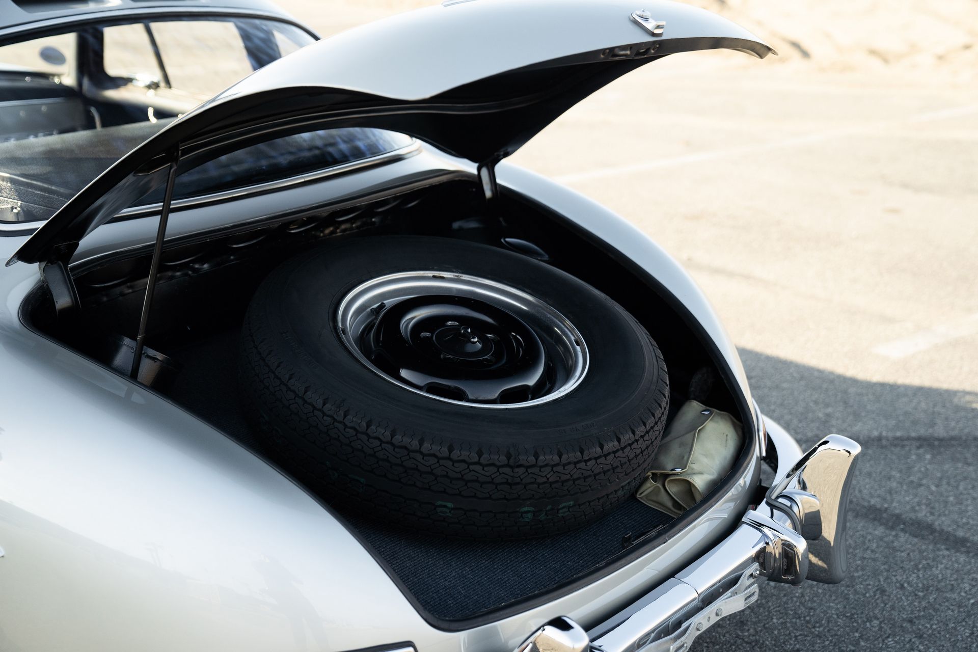 1955-Mercedes-Benz-300SL-31 Maroon 5’s Adam Levine Auctioning Off His Mercedes-Benz 300 SL Gullwing