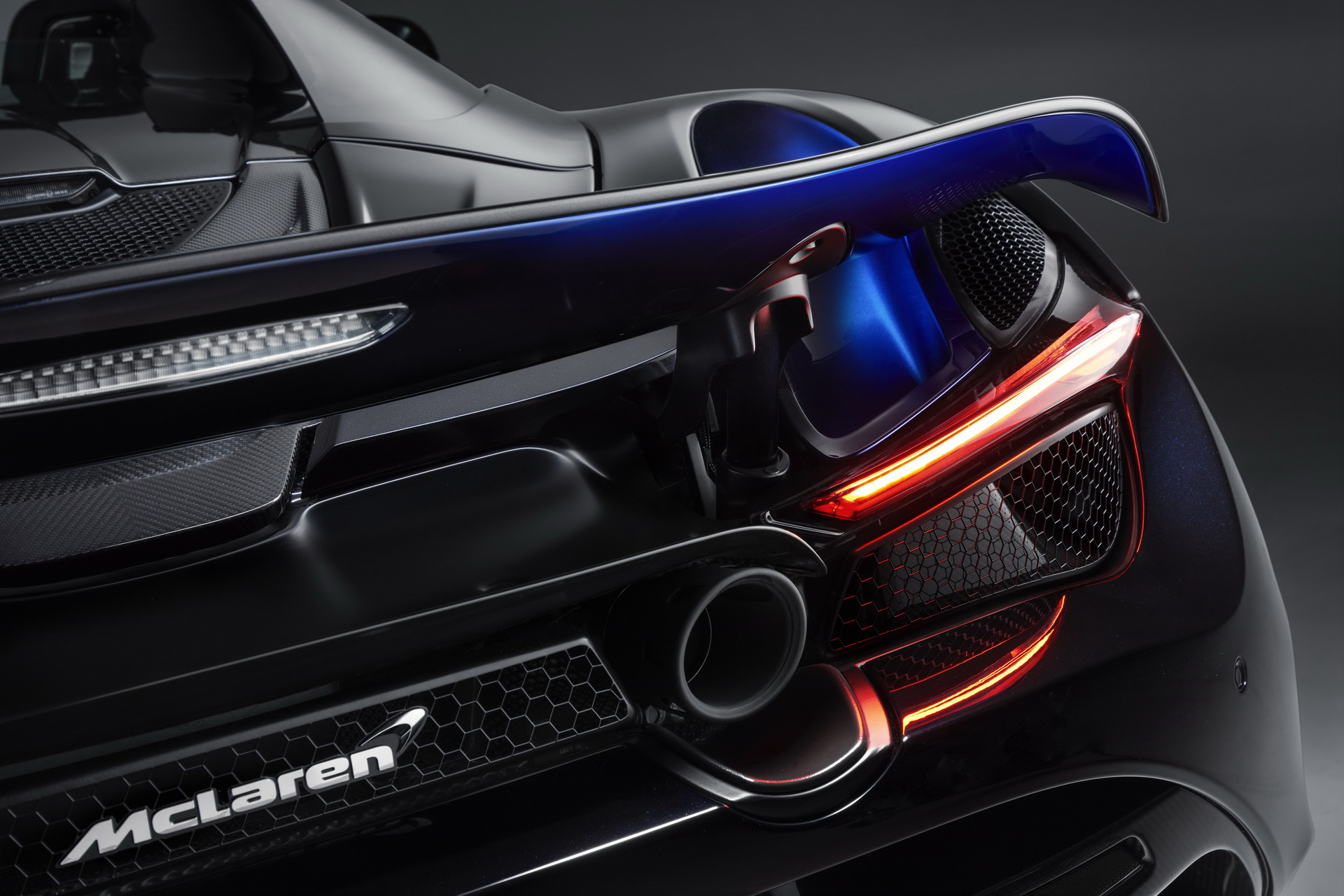 mclaren 720s spider mso geneva 5 McLaren MSO Unveils 720S Spider With Unique Tri-Tone Color Scheme