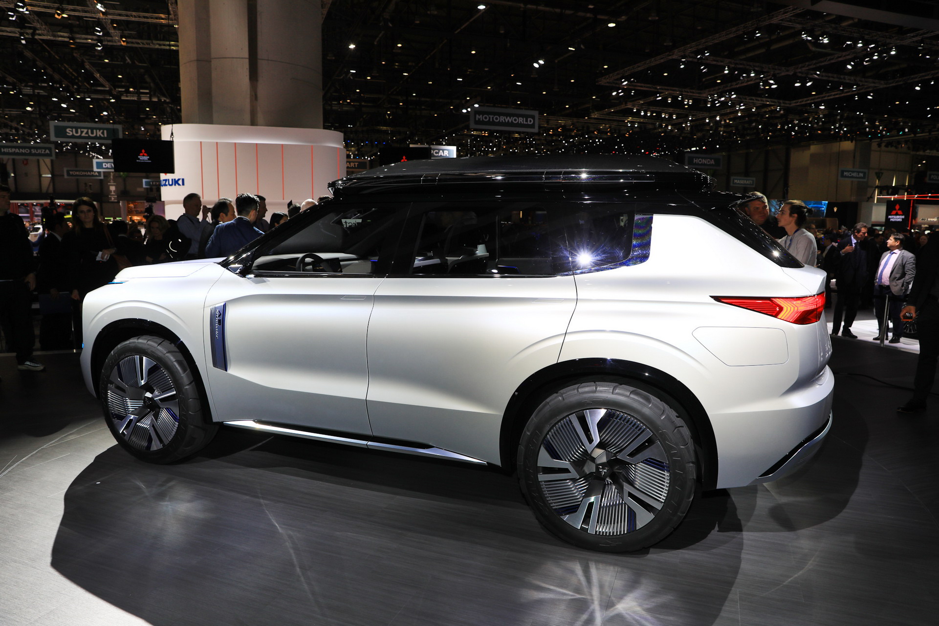 Mitsubishi Englebert Tourer 39 Mitsubishi Engelberg Concept Looks Like An Outlander From The Future (Live Pics)