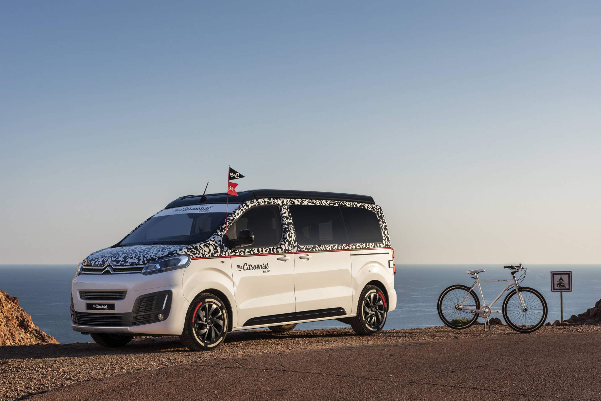 citroen spacetourer concept geneva livepics 34 Citroen’s SpaceTourer Citroenist Concept Is Leisure-Focused