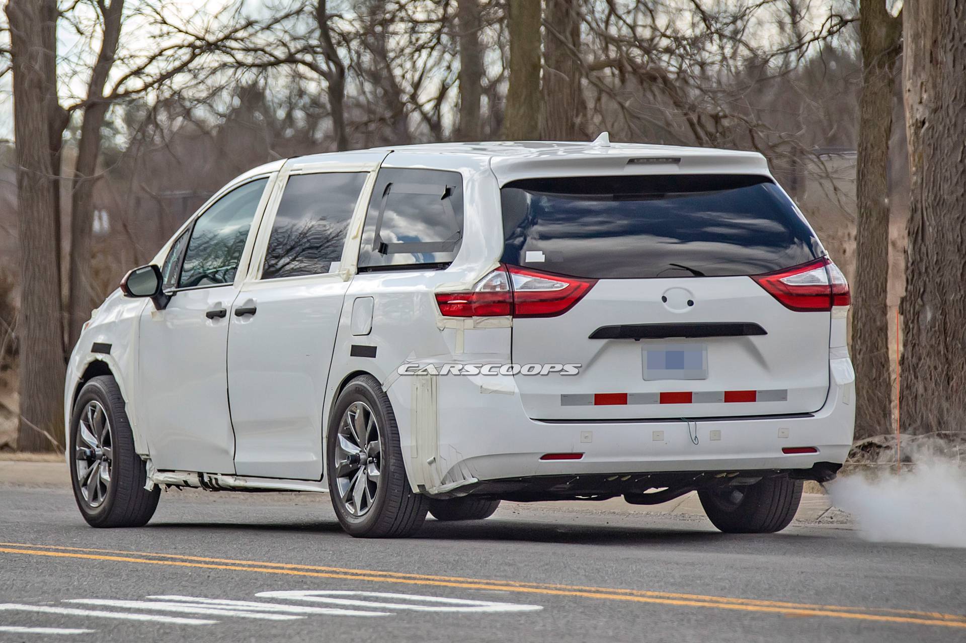 2021 Toyota Sienna test mule 10 2021 Toyota Sienna Test Mule Reveals Longer Wheelbase, Wider Tracks