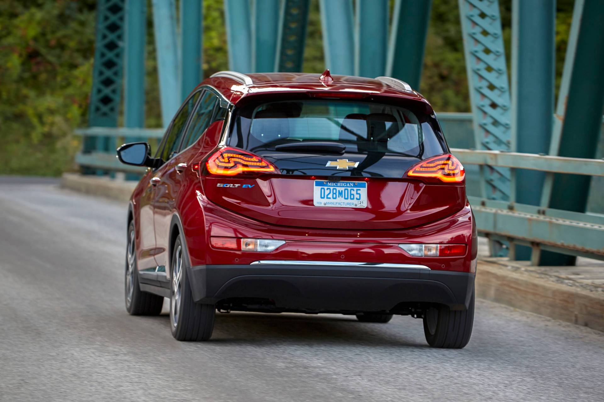 2019 Chevrolet Bolt EV 7 Chevrolet Doesn’t Drop Bolt’s Prices Despite Federal Tax Credit Cut In Half