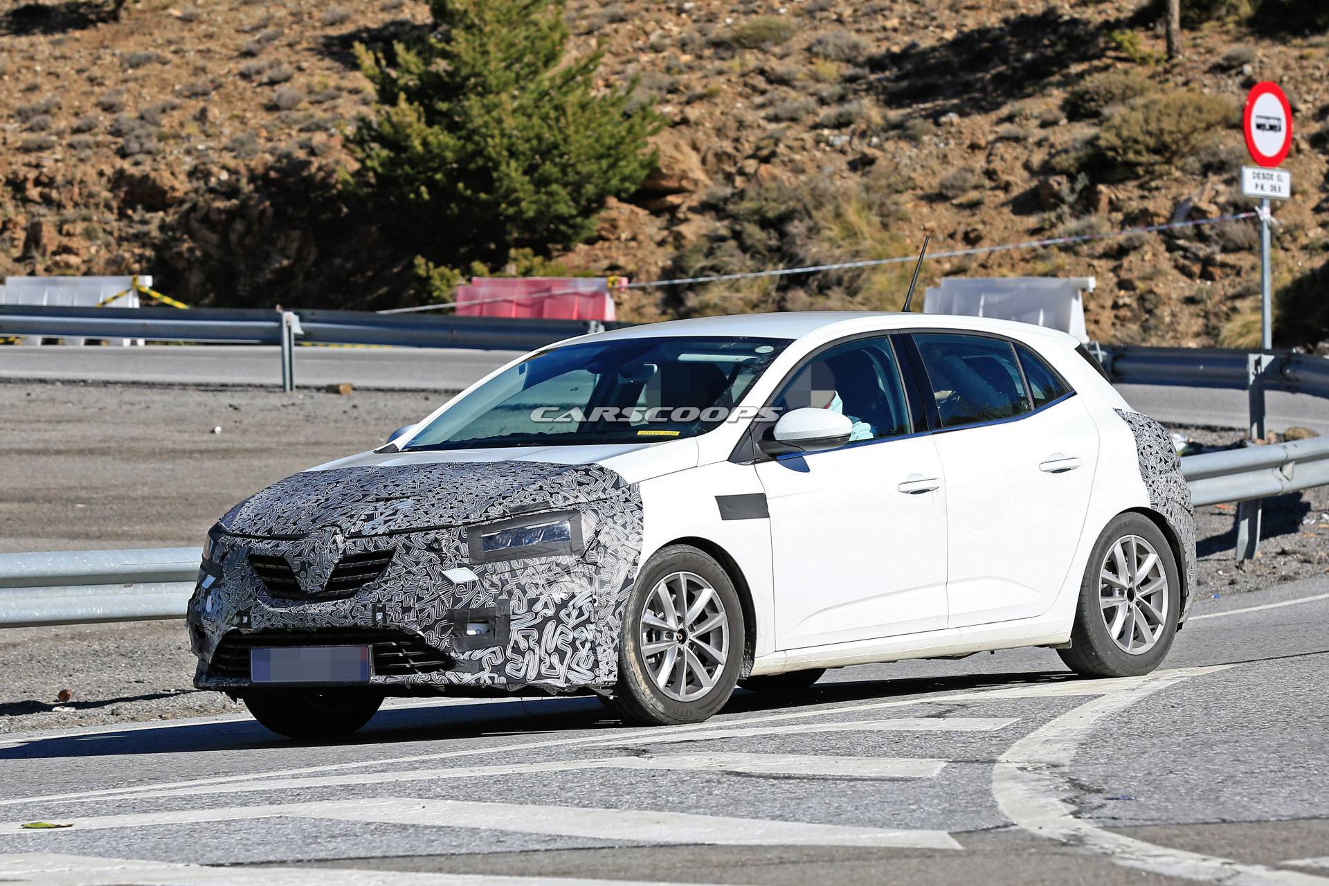 2020 Renault Megane facelift spy shots 22 2020 Renault Megane Is Up For A Facelift And It’s Coming To Frankfurt Show