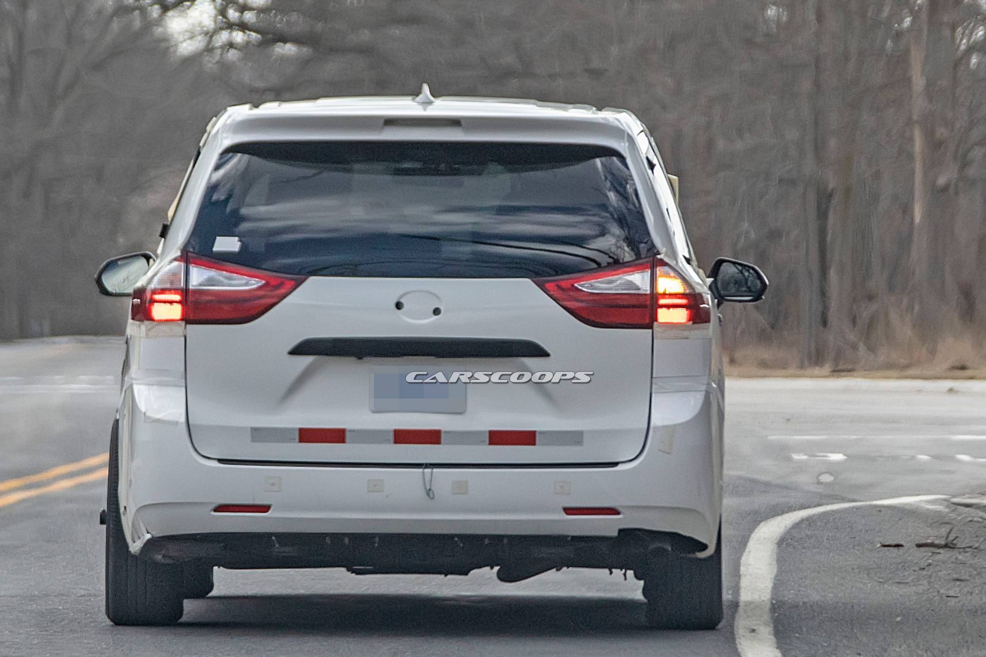 2021 Toyota Sienna test mule 13 2021 Toyota Sienna Test Mule Reveals Longer Wheelbase, Wider Tracks