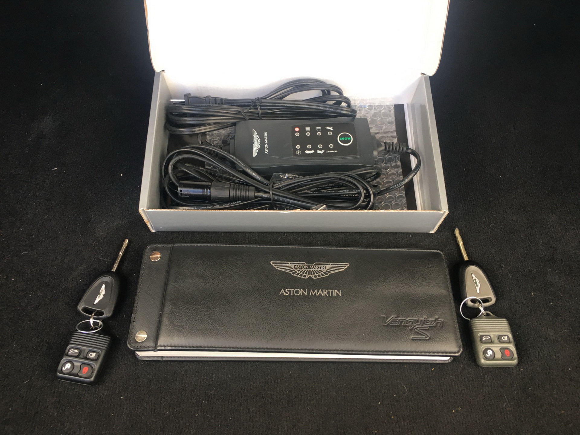 2006 aston martin vanquish s bat auction 68 2006 Aston Martin Vanquish S Rocks BMW Carbon Black Paint